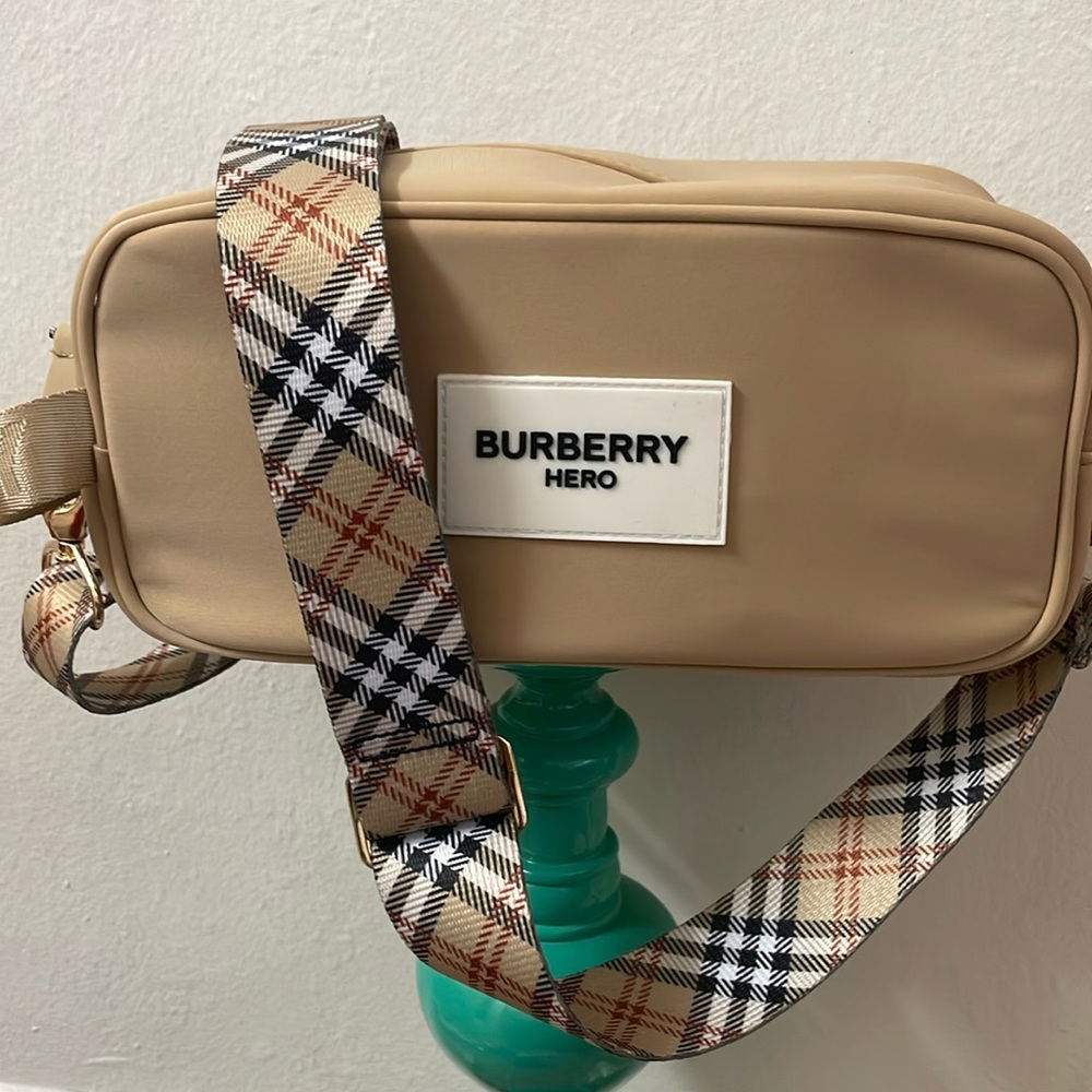 Burberry - Picture 3 of 16